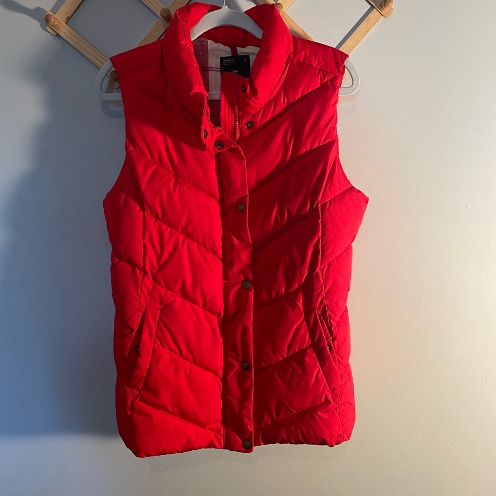 Red like new puffer winter vest from Gap!